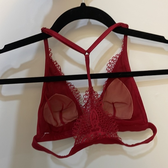 Red lace Victoria secret bra - Picture 2 of 3